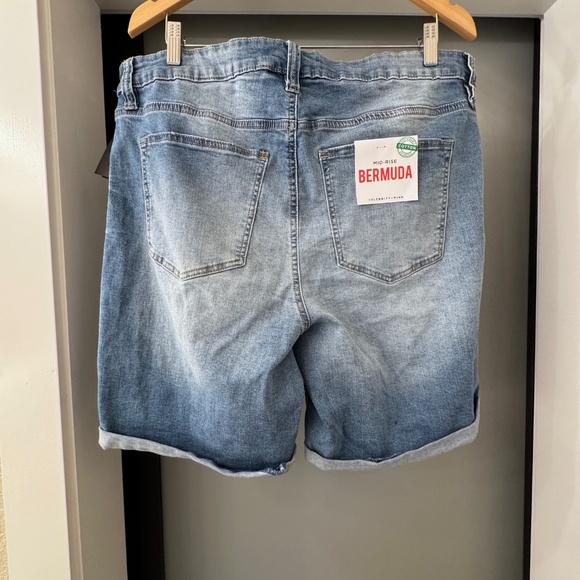 Nordstrom Denim Shorts Celebrity Pink Mid-Rise Bermuda Size 18 NWT - Picture 3 of 3